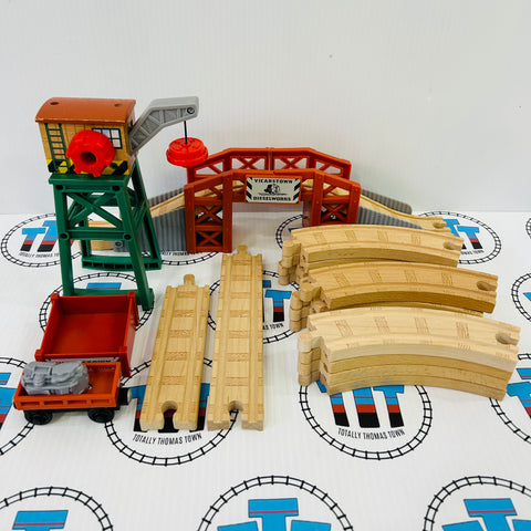 Dieselworks Figure 8 Set (with Cargo car and Cargo) Wooden  - Used