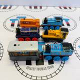Lot de train #18 – État moyen/mauvais, peinture écaillée/décolorée/pièces manquantes, marque Thomas en bois – Occasion