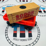 Wagon de marchandises rouge ou orange avec cargaison en bois beige - Occasion