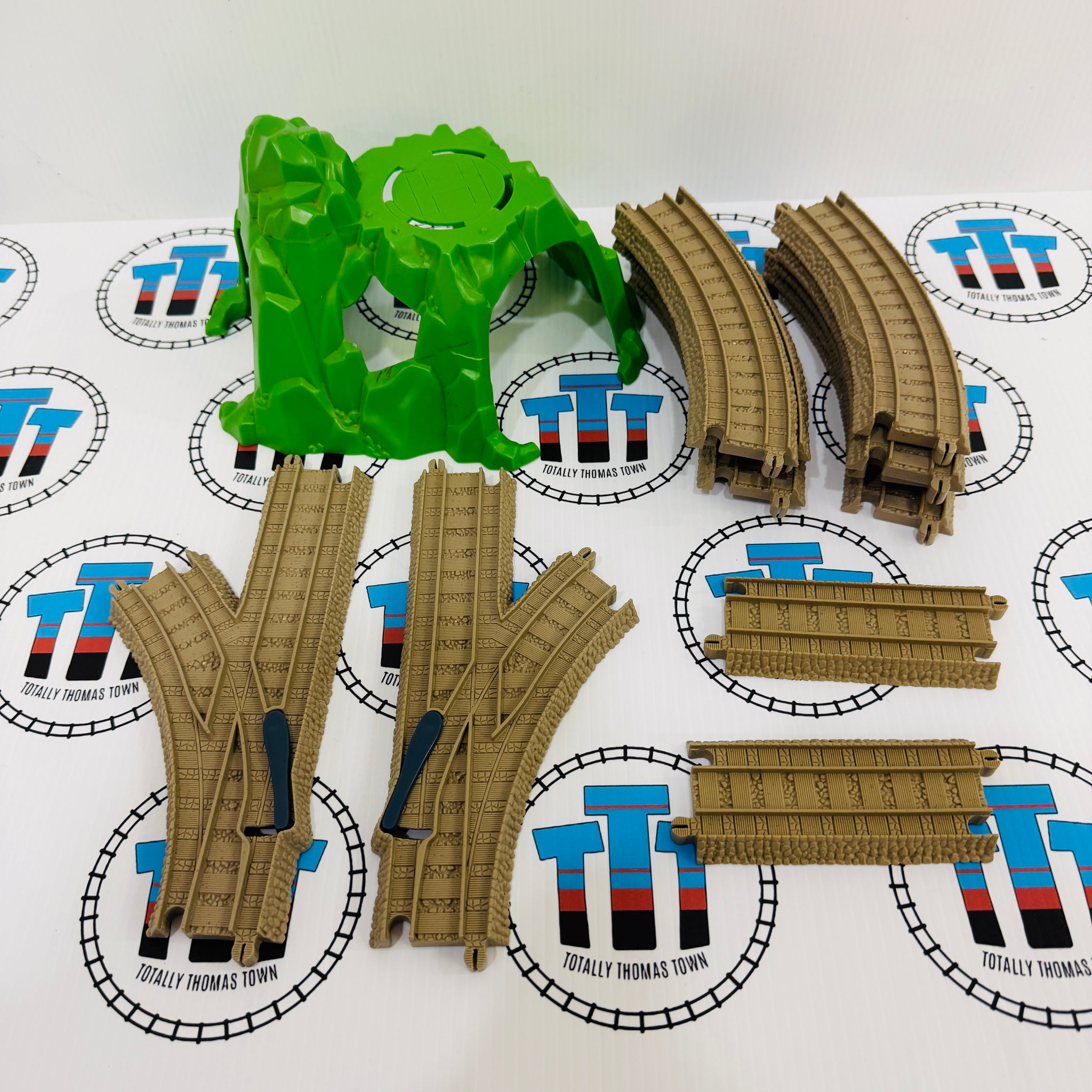 Green Tunnel Custom Set - Trackmaster – Totally Thomas Town