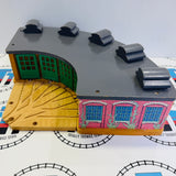 Roundhouse with Splitter #9 Poor Condition Chipped/Marked Track/1 Door Different Year Wooden - Used