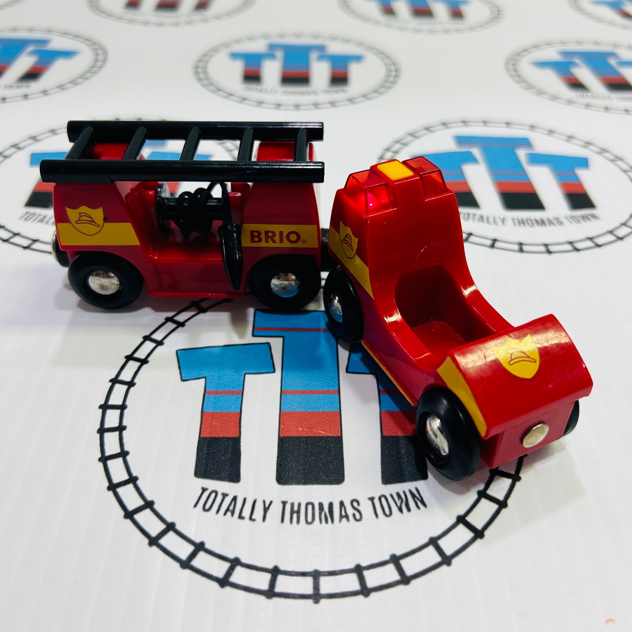 BRIO BRIO 33576 Fire Truck with Lights and Sound – Totally Thomas