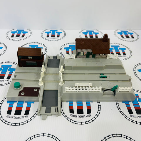 Elsbridge Station Crossing (Damaged Fences/Missing Trees) Used - TOMY