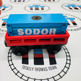 Wagon de marchandises rouge avec chargement en bois bleu - Occasion