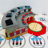 Deluxe Roundhouse #3 Discoloured Wall with Turntable No Rails/Different Colour Center Wooden - Used