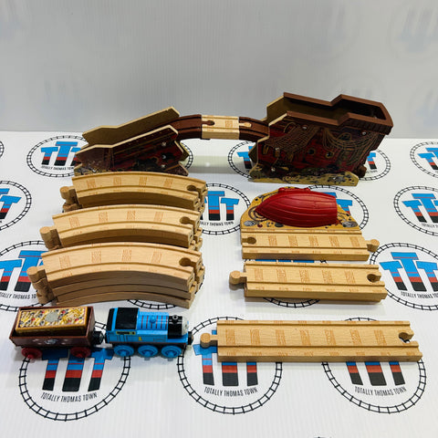 Pirate Ship Figure 8 Set with Thomas & Cargo Car See Notes Wooden  - Used