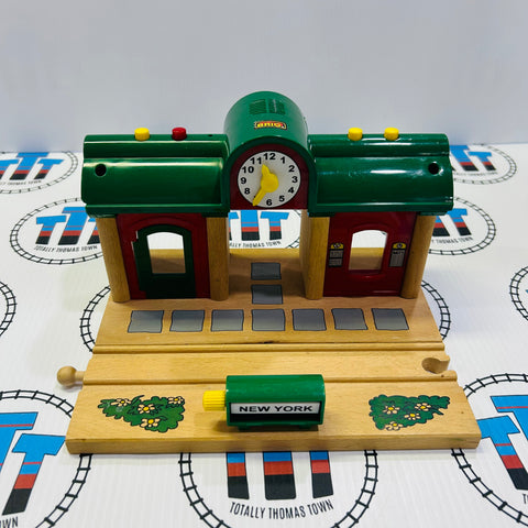 BRIO 33668 Record and Play Station with Sound (Cracked Roof) Wooden - Used