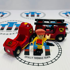 BRIO 33542 Camion de pompiers sonore et lumineux avec figurine en bois en mauvais état - Occasion