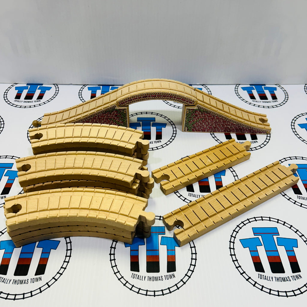 Clickity Clack Figure 8 Set with Ivy & Red Stone Bridge Thomas Brand W ...