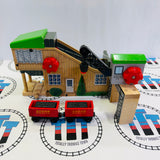 Compagnie minière avec convoyeur n°1, 2 wagons de fret (2002) et 2 pièces de fret en bois ébréchées - Usagé