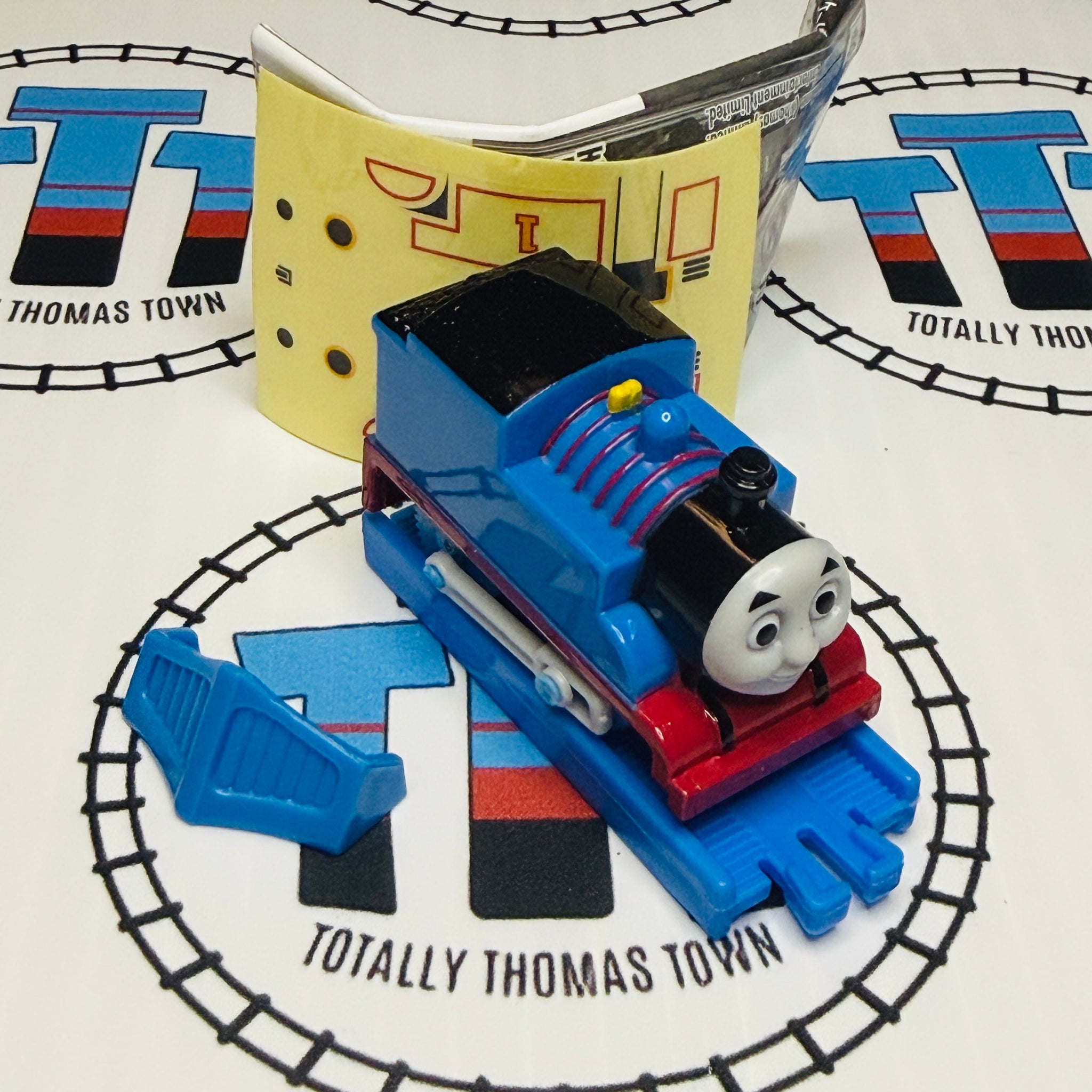 トーマス　ブリングス Thomas Newer Face with Snowplow and Straight Rail Capsule Plarail