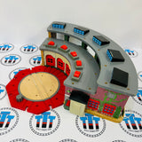 Deluxe Roundhouse #4 Discoloured Walls/Fair Condition with Turntable No Rails Wooden - Used