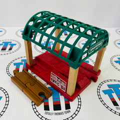 Gare de Knapford avec adaptateurs (Thomas Wood Mattel) Voie en bois plus récente - Occasion