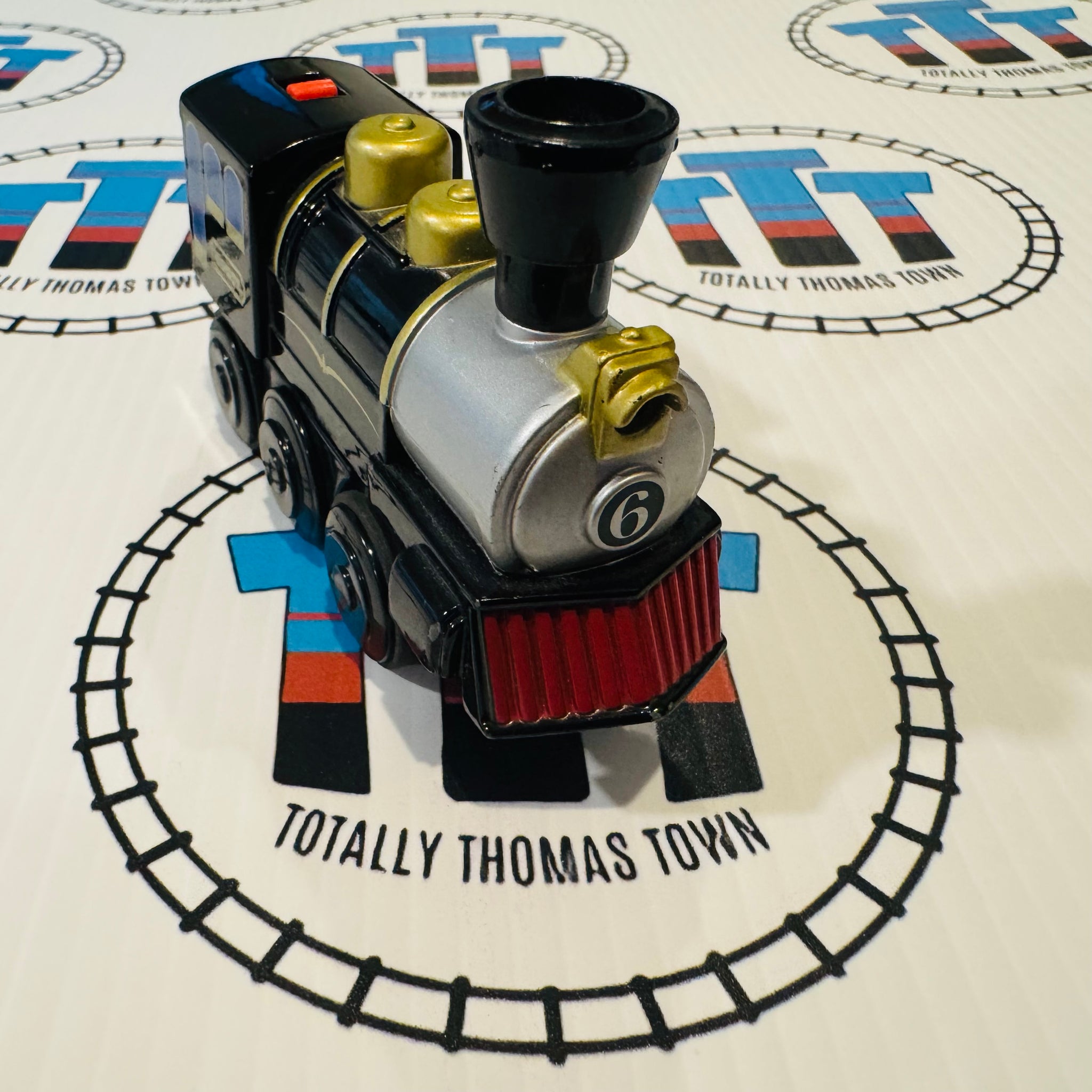 Motorized Battery Powered Mogul Train Lionel Noisy Wooden - Used