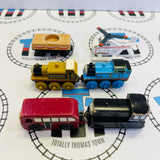 Ensemble de trains #16 État passable/mauvais Peinture écaillée/Décoloré/Pièces manquantes Marque Thomas en bois - Occasion