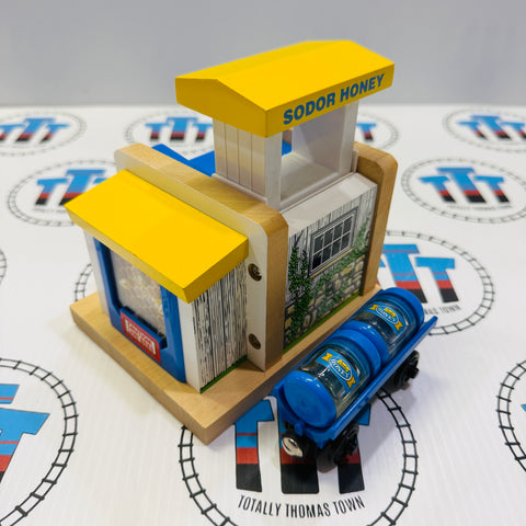Honey Depot with 2 Barrels and Barrel Car #3 (NOT WORKING Does not fully go up) Wooden - Used