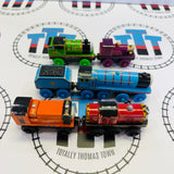 Lot économique de trains n°3 État passable/mauvais Peinture écaillée/Décoloré/Pièces manquantes Marque Thomas en bois - Occasion