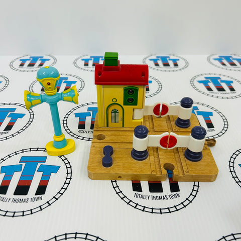 Chuggington Lights & Sounds Crossing Platform with Vee Wooden - Used