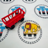 Train de cirque en bois avec lion - Occasion