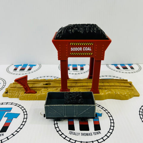 Rattle and Shake Coal Hopper With Fair Condition Cargo Car Used - Trackmaster