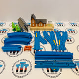 Departing From the Station! Hiro and Thomas the Tank Engine Set (No Trains/Stop & Go Discoloured) Used - TOMY