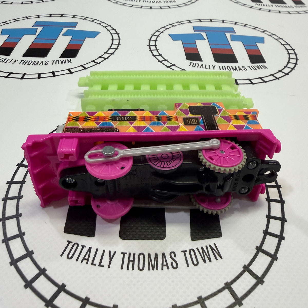 Hyper Glow Nia with 2 Track Piece (2017) Fair Condition Used - Trackma ...