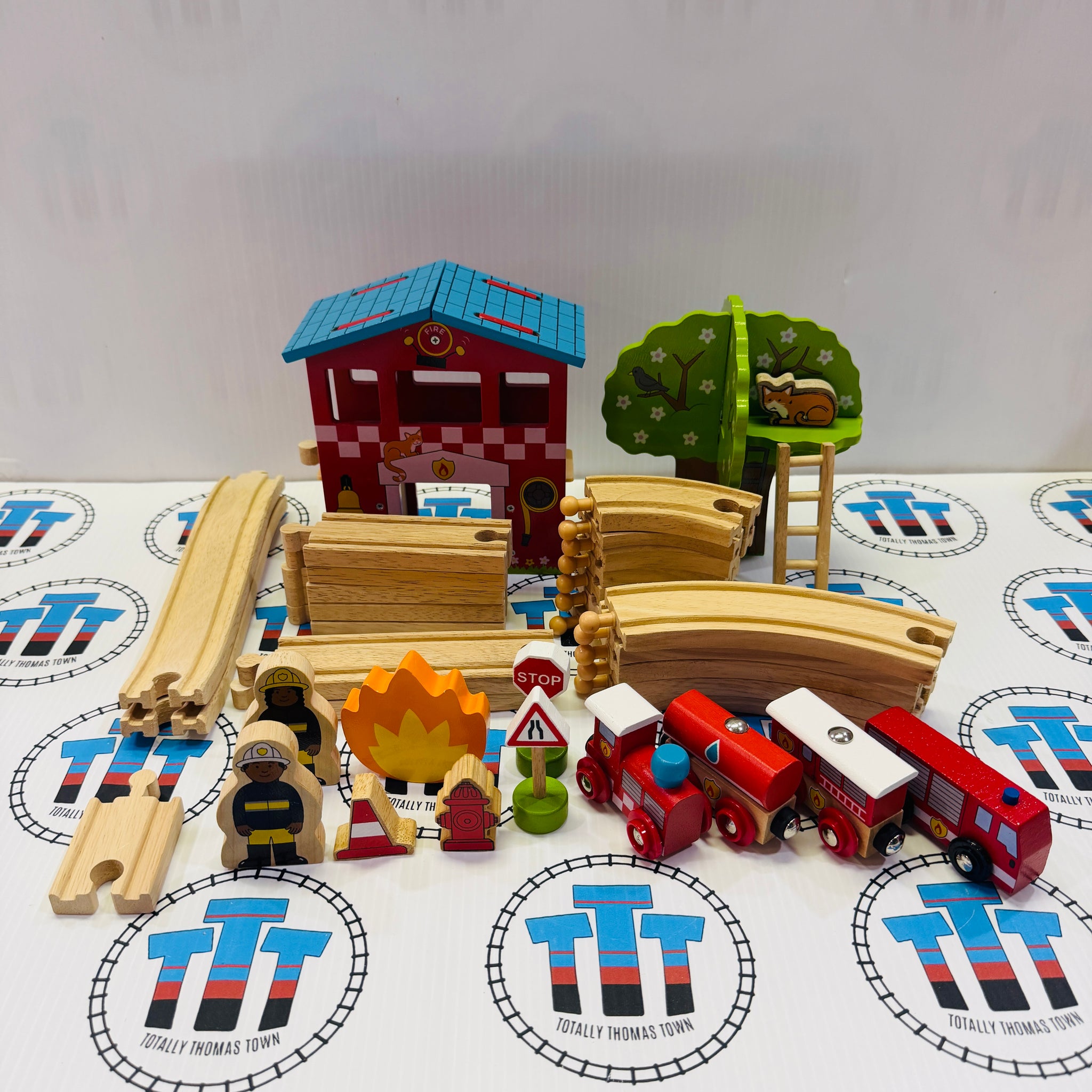 Fire & Rescue Train Set BIGJIGS Rail Wooden - New in Box – Totally