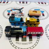 Ensemble de trains #16 État passable/mauvais Peinture écaillée/Décoloré/Pièces manquantes Marque Thomas en bois - Occasion