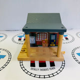 Caserne de pompiers de Sodor avec lumières et sons #3 (porte ne tient pas ouverte) en bois - Occasion