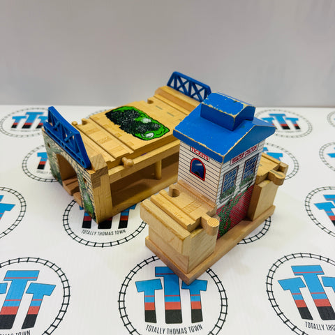 Hilltop Station & Tunnel (Chipped Track/Broken Railing) Rare Fair Condition - Thomas Brand