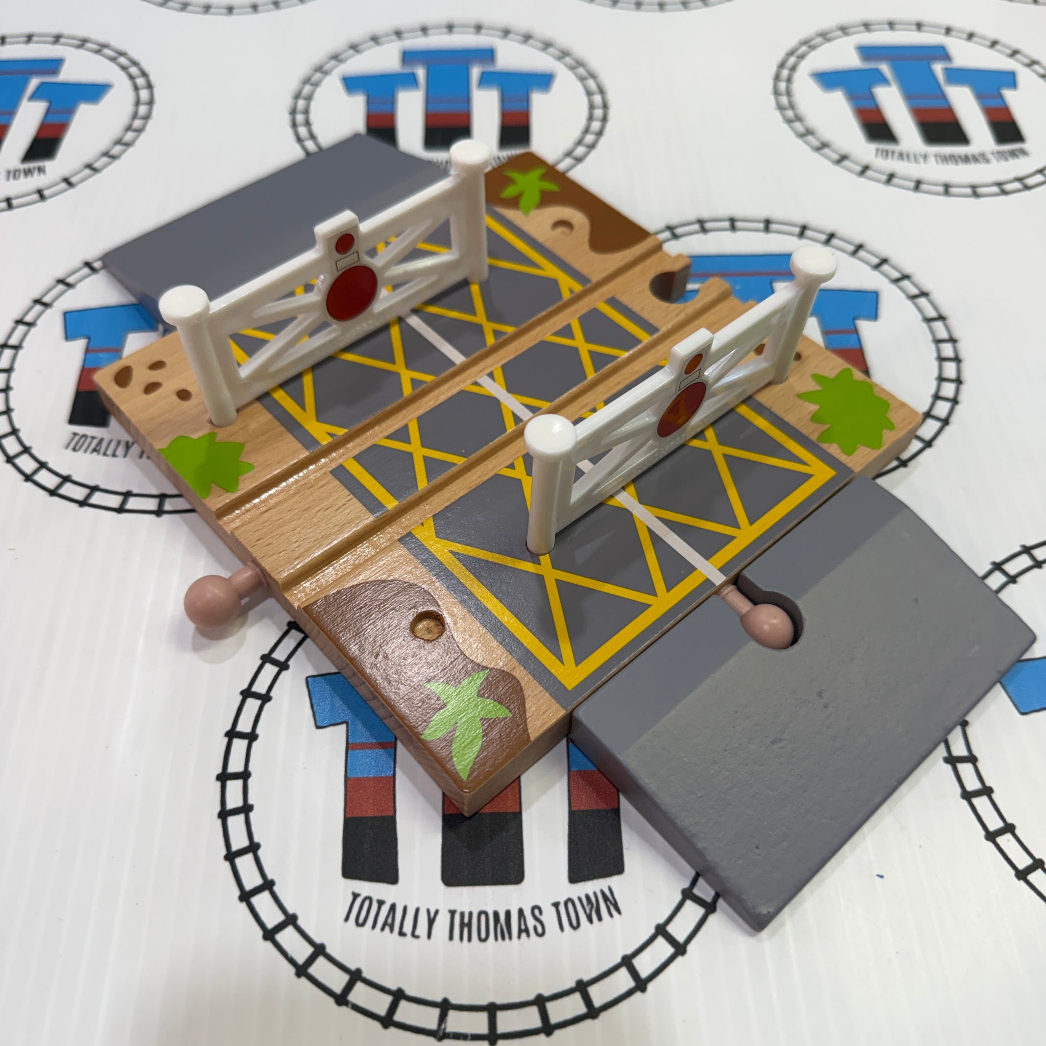Level Crossing with Ramps BIGJIGS Rail Wooden - New in Box Level Crossing with Ramps BIGJIGS Rail Wooden - New in Box