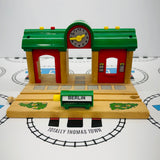 BRIO 33668 Gare d'enregistrement et de lecture avec son (bornes corrodées fonctionnelles) en bois - Occasion