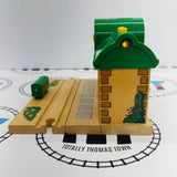 BRIO 33668 Gare d'enregistrement et de lecture avec son (bornes corrodées fonctionnelles) en bois - Occasion