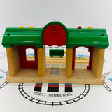 BRIO 33668 Gare d'enregistrement et de lecture avec son (bornes corrodées fonctionnelles) en bois - Occasion