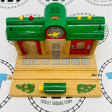 BRIO 33668 Gare d'enregistrement et de lecture avec son (bornes corrodées fonctionnelles) en bois - Occasion