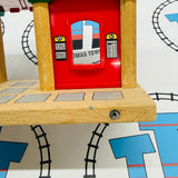 BRIO 33668 Gare d'enregistrement et de lecture avec son (bornes corrodées fonctionnelles) en bois - Occasion