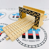 Pedestrian Bridge #2 No Stairs/Signals Wooden Used - Thomas (Copy)