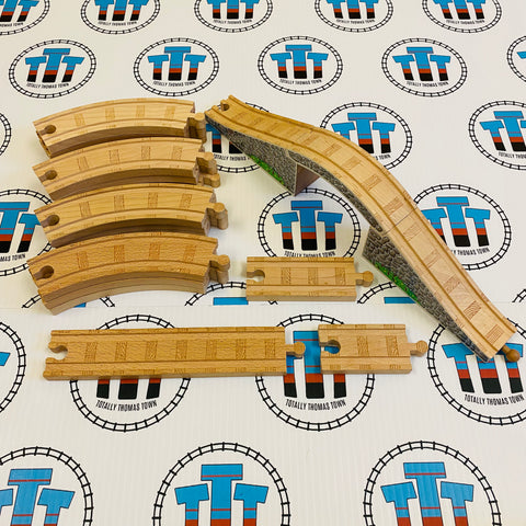 Figure 8 Set with Stone Bridge Thomas Brand Wooden - Used